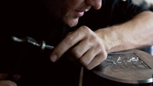 Medaille President Republique Francaise matrice taille directe Nicolas Salagnac MOF© Matthieu Cellard 300x169