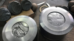 Medaille Senateur 2017 gravure aIMG 1800 © Nicolas Salagnac 1 300x169